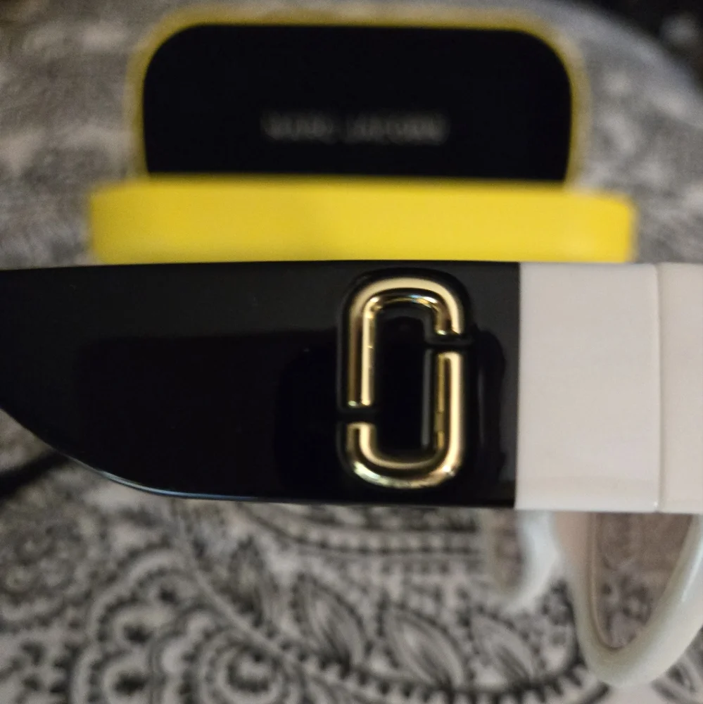 ✨️NEW MARC JACOBS INDOOR OUTDOOR SUNGLASSES BLACK & WHITE